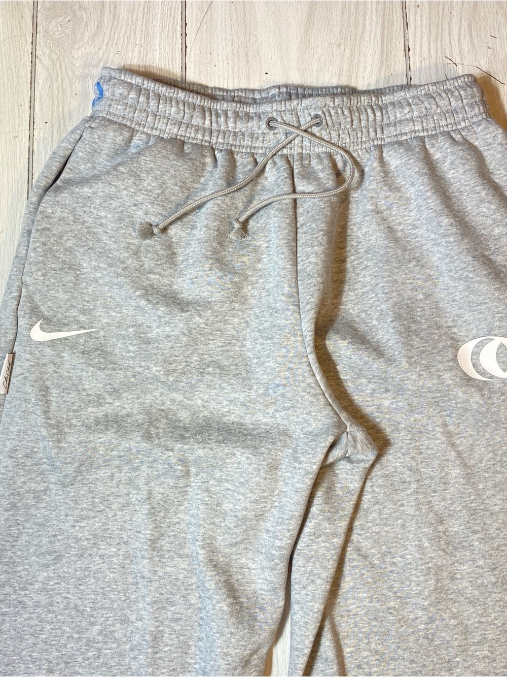 Nike Sweatpants Mens Medium Gray Oversized Fit Cuffed Joggers Pants NWT